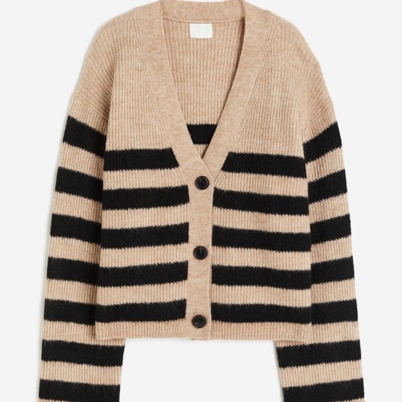 Sold out, oversized, rib knit cardigan in soft fabric with wool content. - Picture 1 of 5